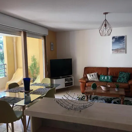 Pins Parasol Apartment